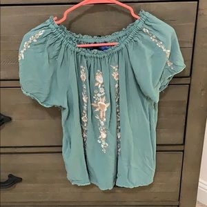 Short sleeve, off the shoulder top